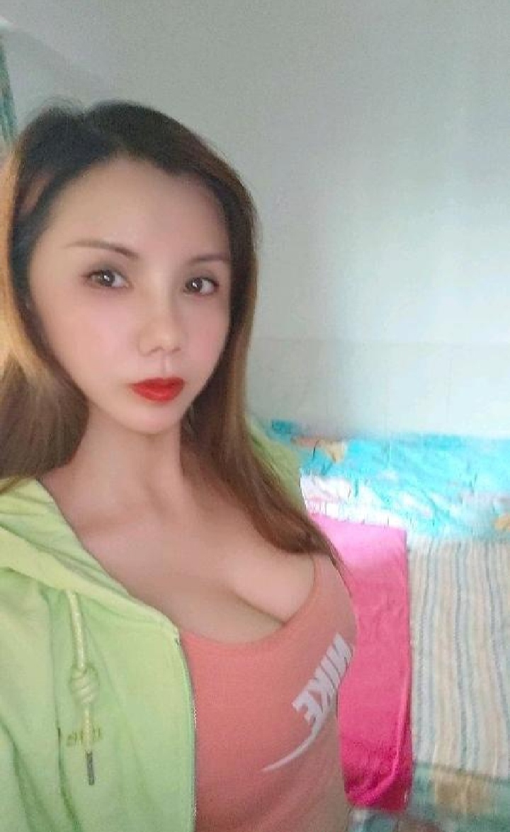 福永丰满大胸少妇紫琪