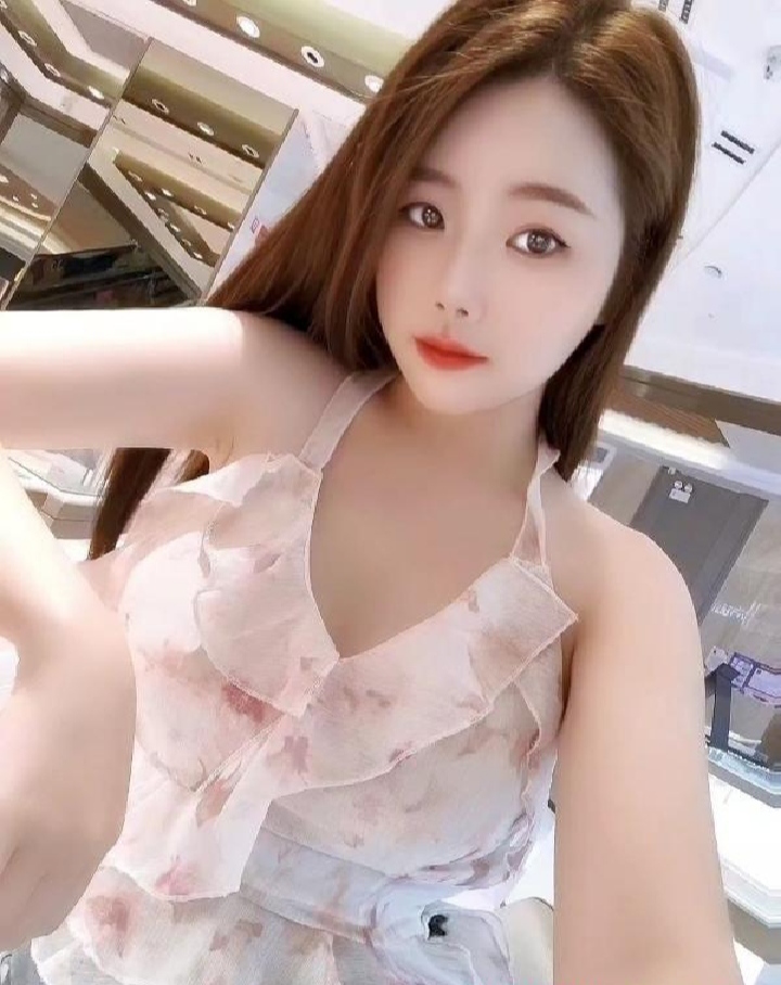 天河粉嫩白净小姐姐