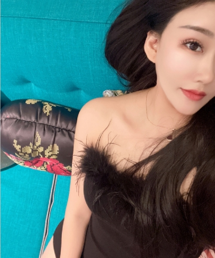 身材火辣颜值在线美妞