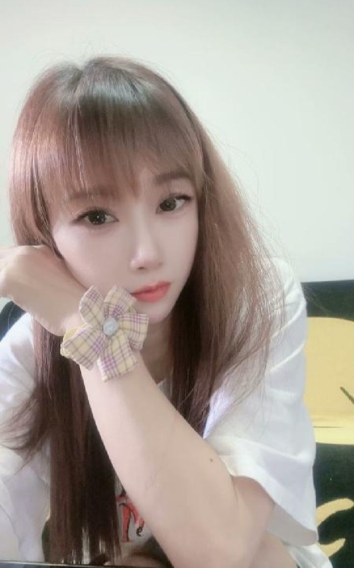 洪山妩媚制服小姐姐子涵