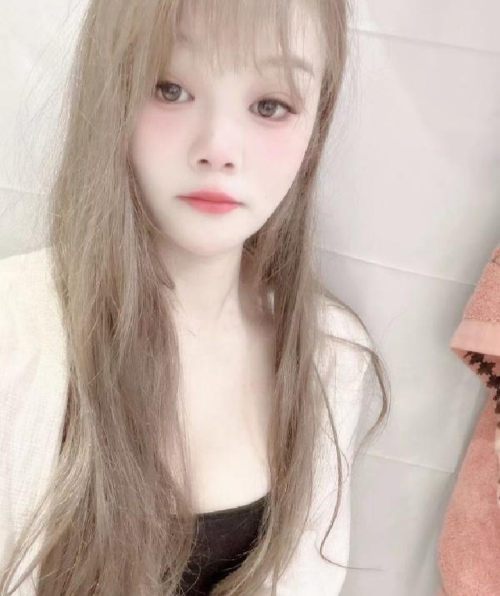 长腿白嫩乖乖妹