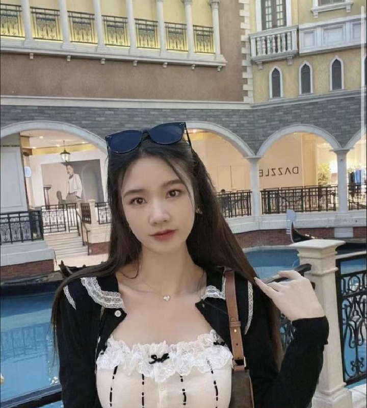 罗湖白嫩大奶女友菜菜