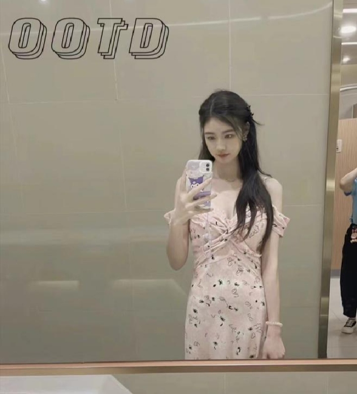 罗湖白嫩大奶女友菜菜