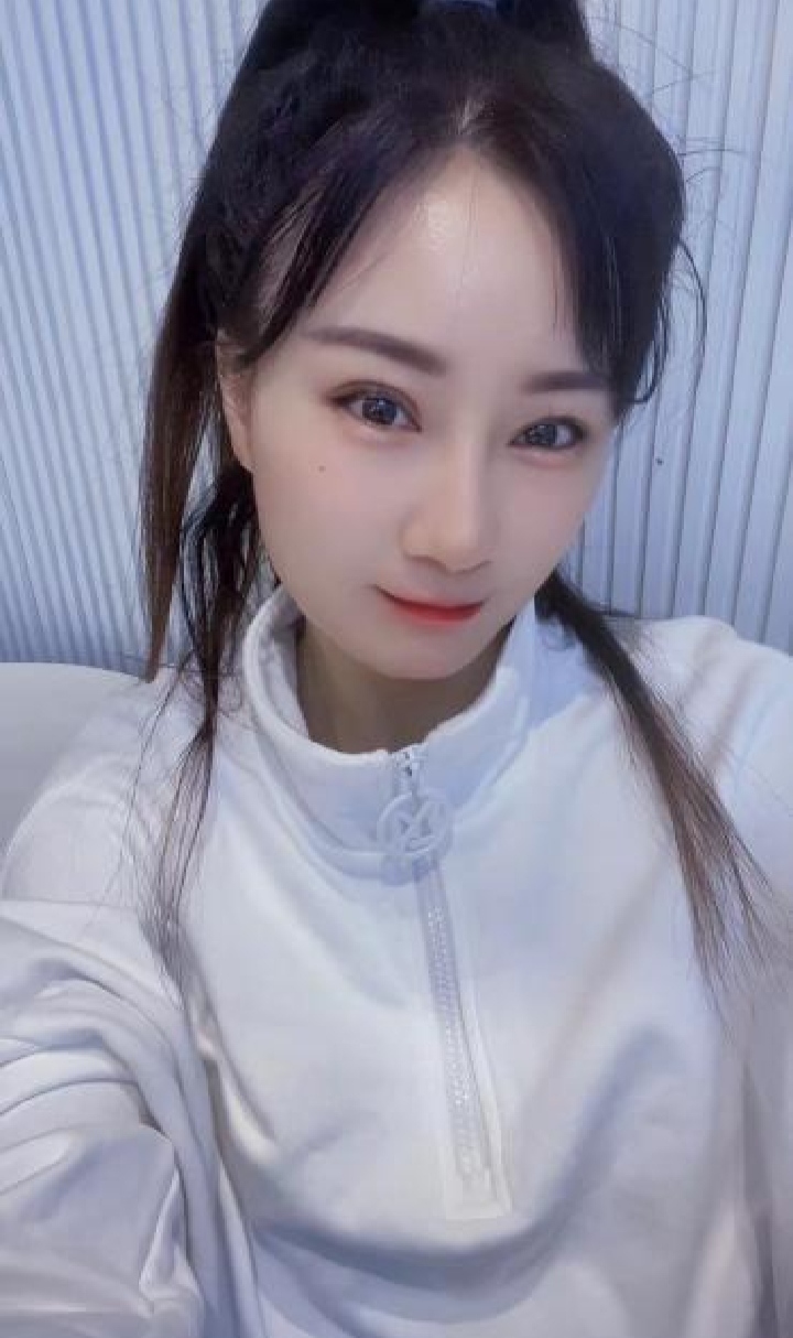 向西极品美臀小媛