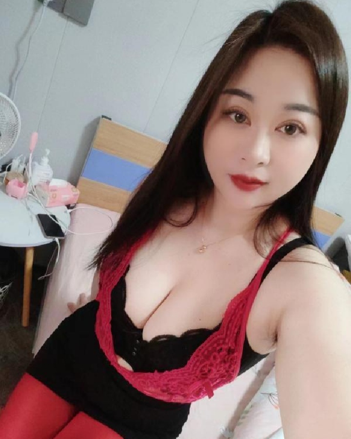 坪洲大胸丰润浪女