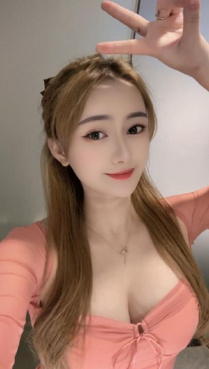 龙华蜂腰肥臀萱萱