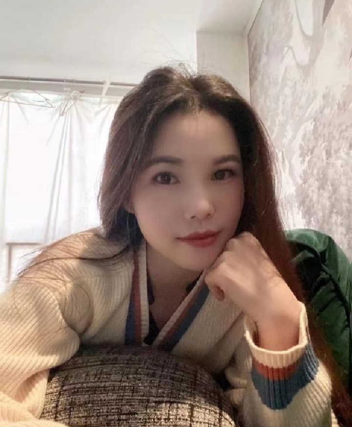 龙华黑丝长腿萌萌