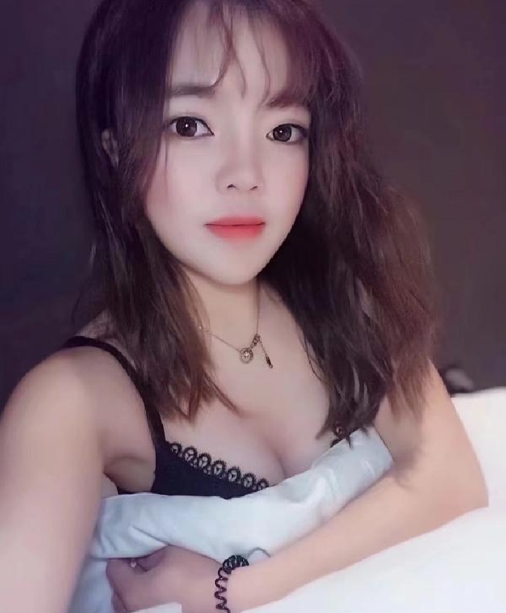 新区白皙丝袜诱惑琪琪