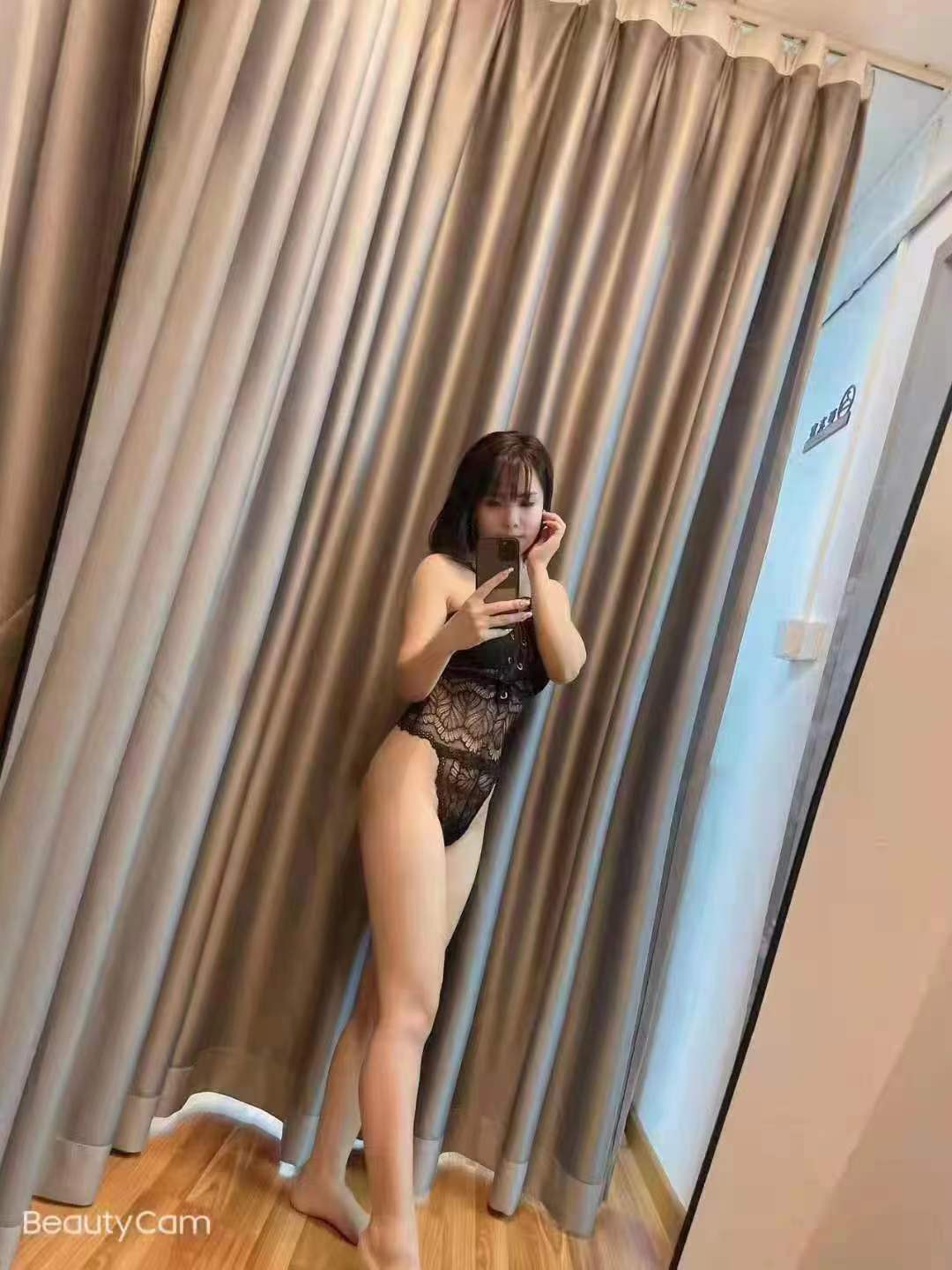 天河区白皙丰满小姐姐