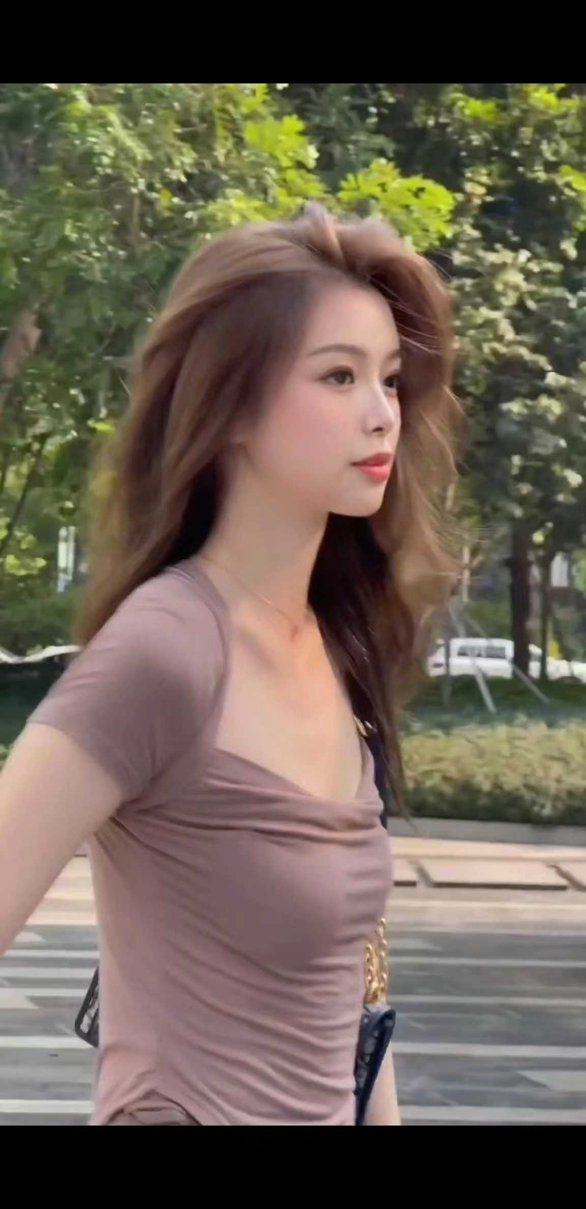 身材超棒的小姐姐