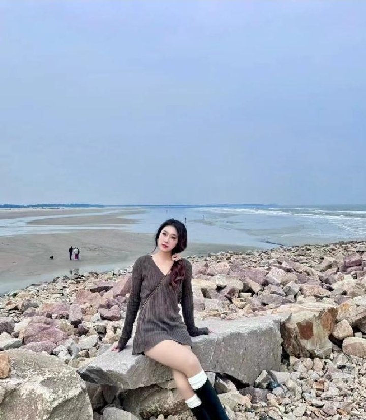 福田白嫩美腿小乖乖