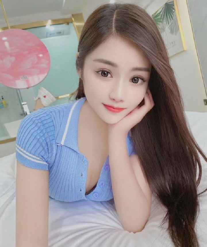 粉嫩小情人丰满小溪水