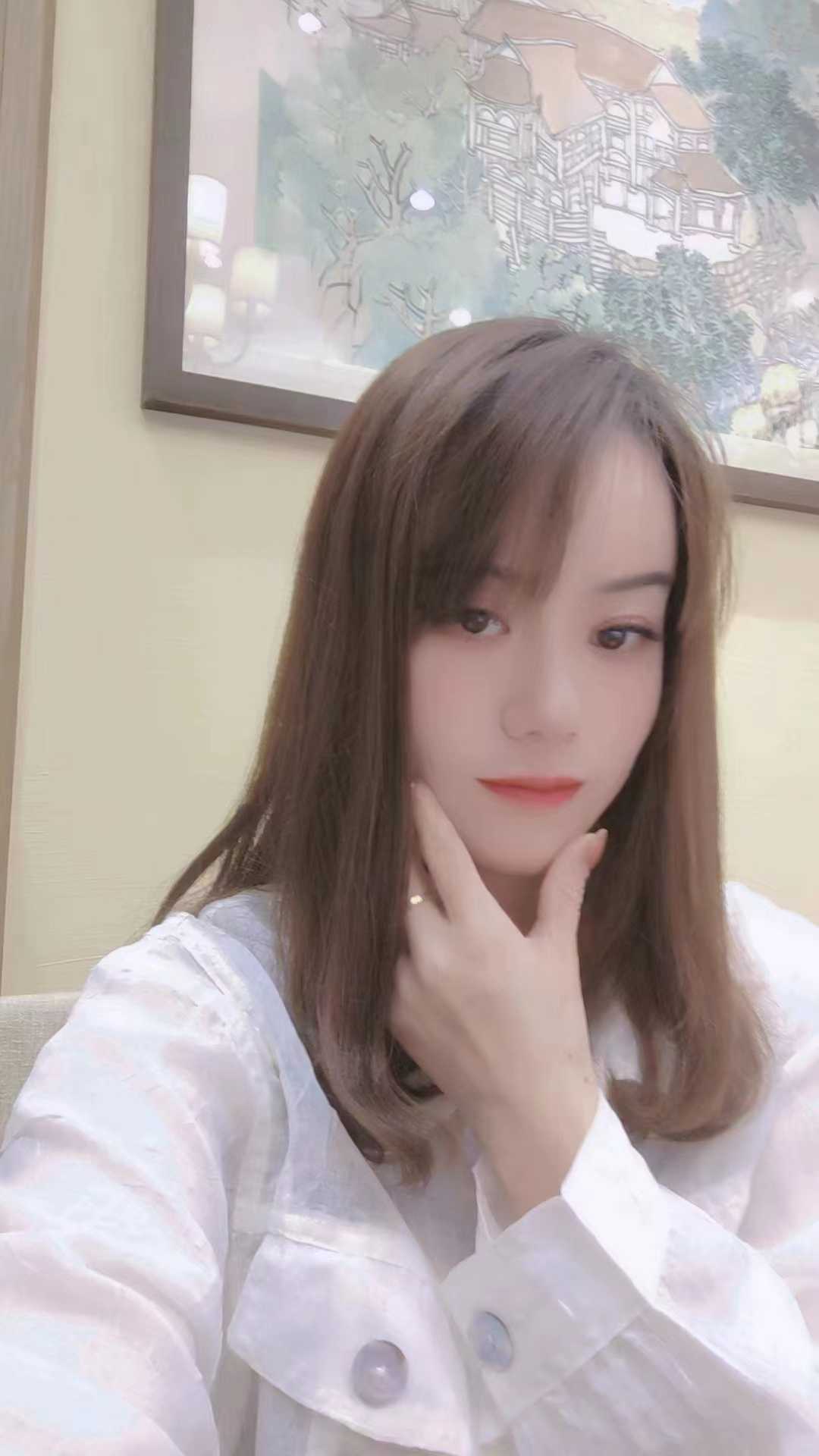 很开放的小姐姐一位