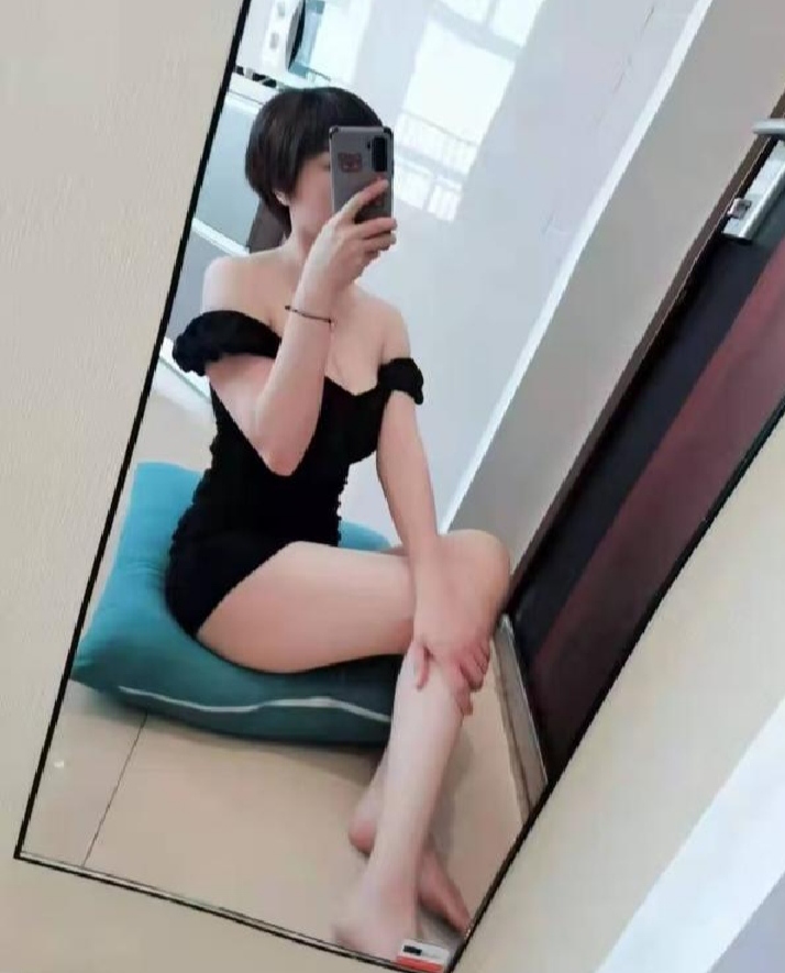 短发小妹服务得劲