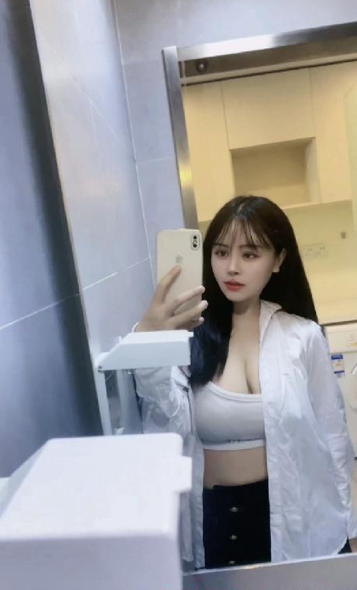 南山丰满白嫩美人喵喵