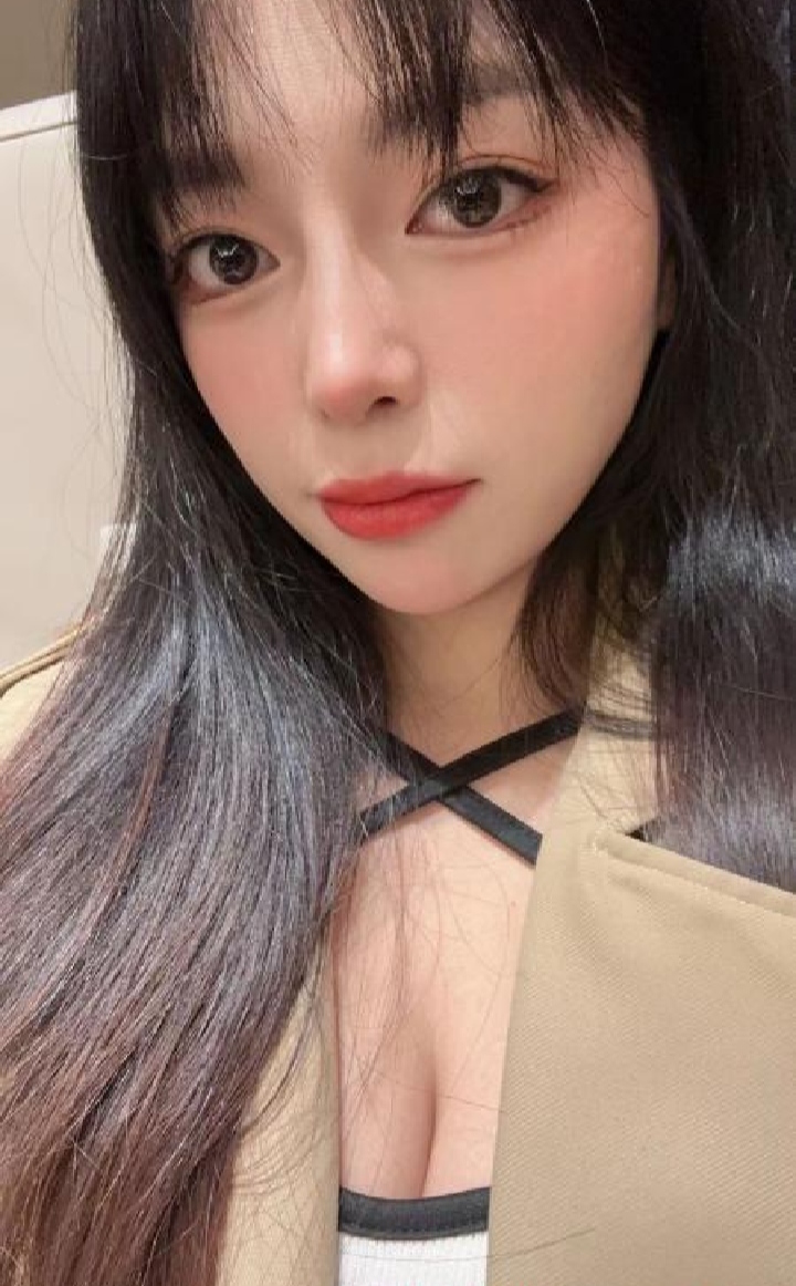 西田兼职美甲小姐姐