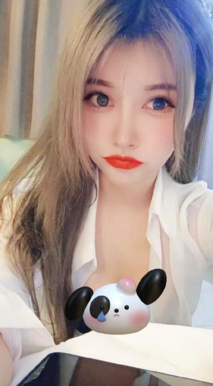 粉嫩火辣制服小姐姐