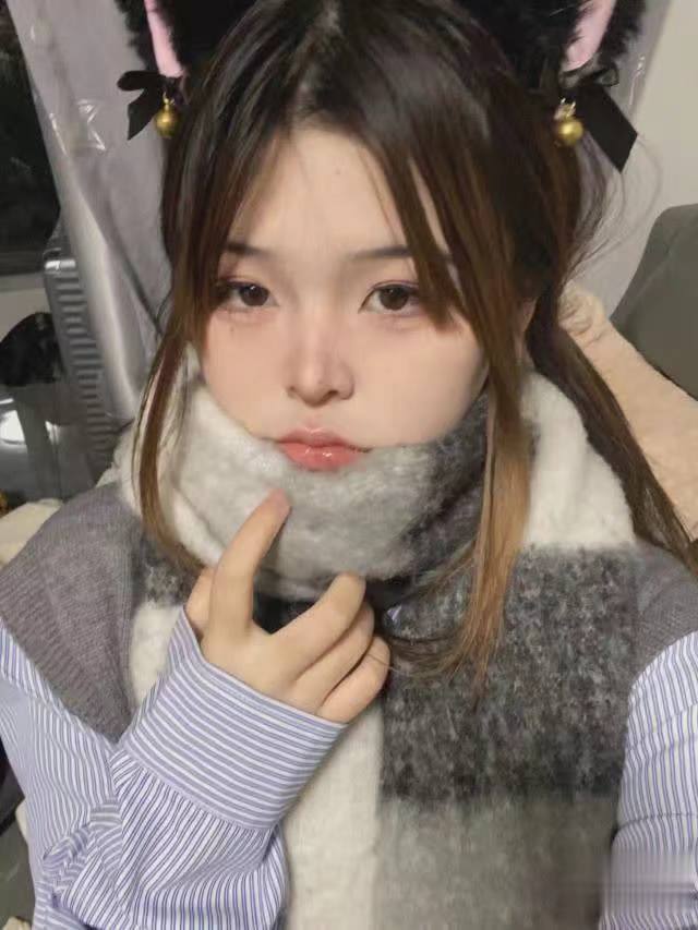 六合区大眼萌妹莉莉