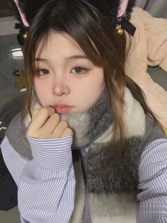 六合区大眼萌妹莉莉