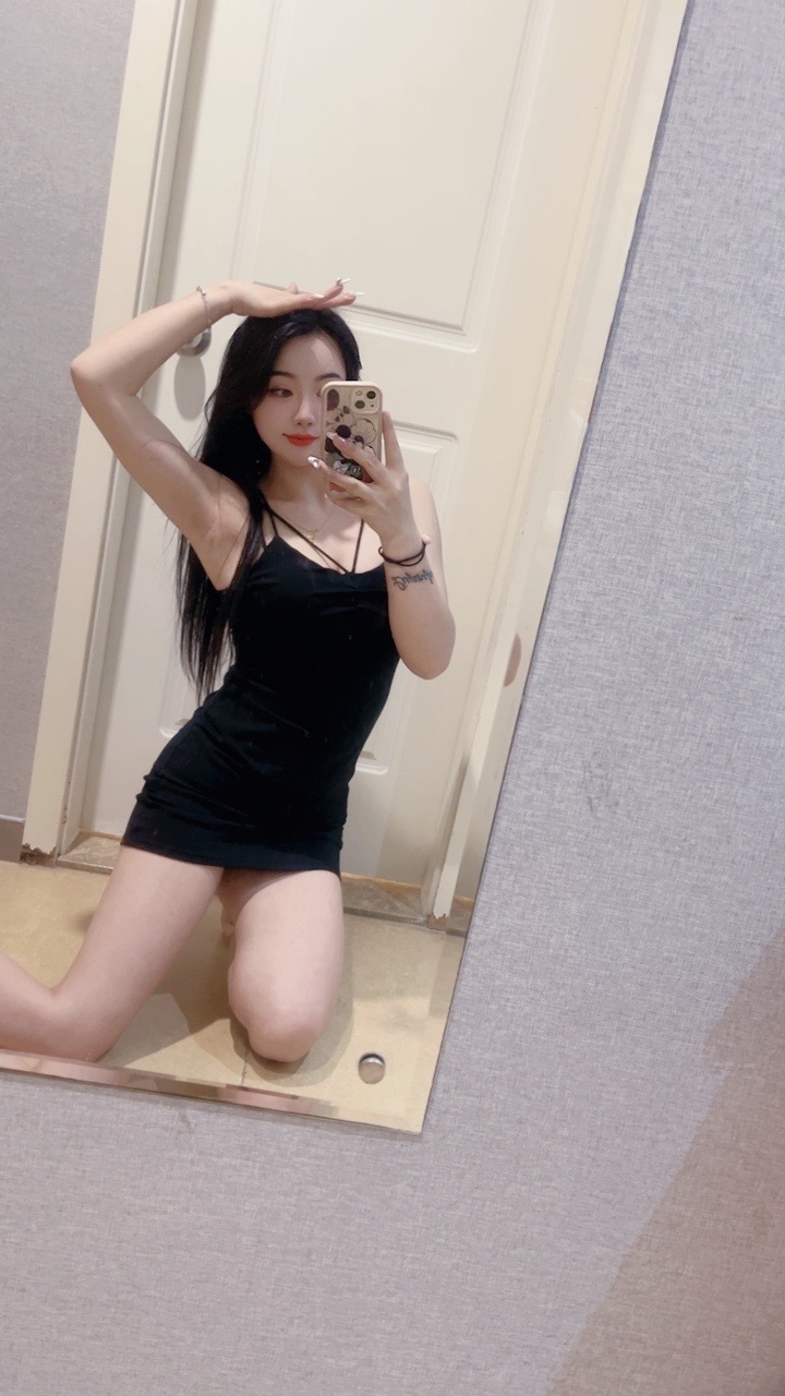 这妹子算是个蛮极品的