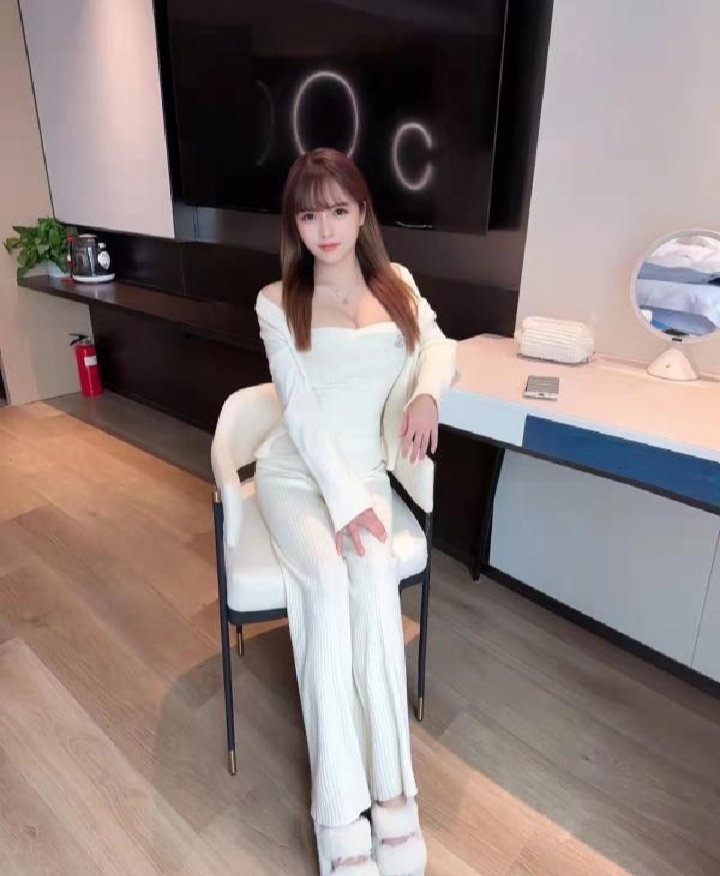 雨花极品大胸御姐澜澜