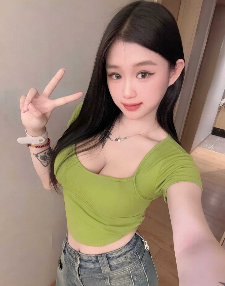 体验上城区极品身材纹身妹