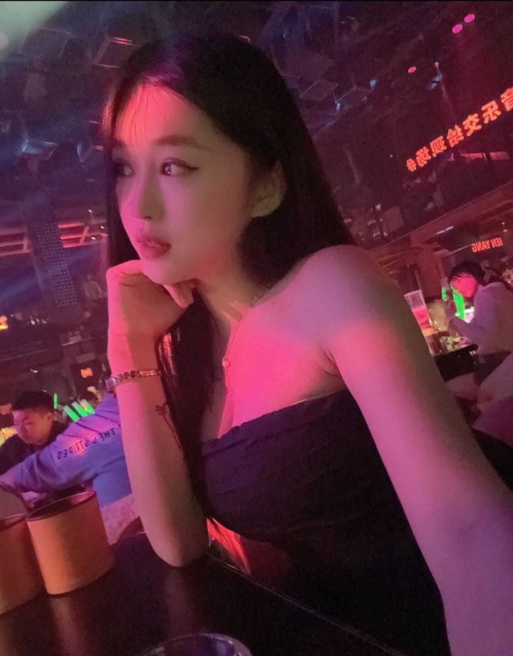 体验上城区极品身材纹身妹