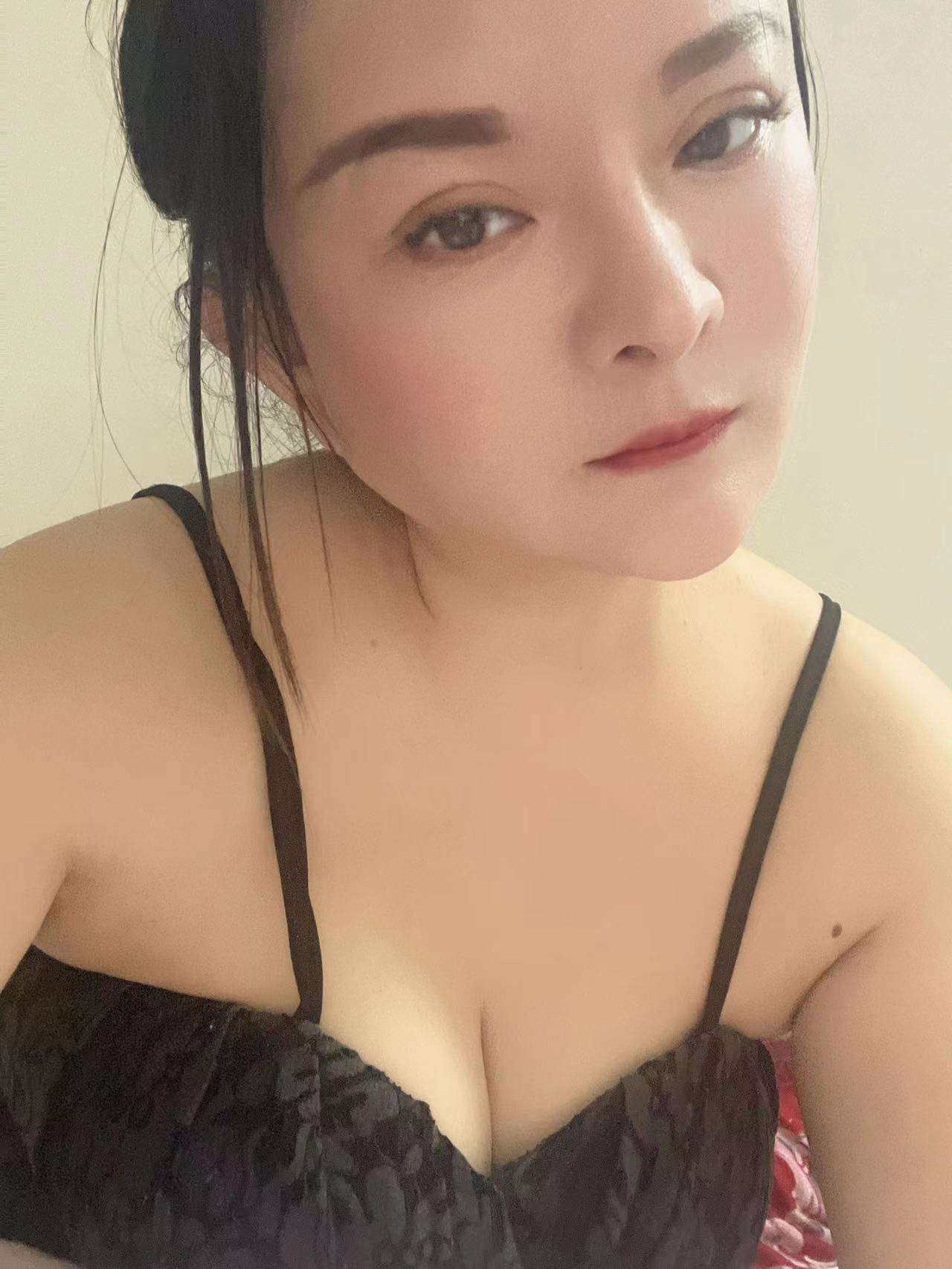 玩的花样很开的小媳妇