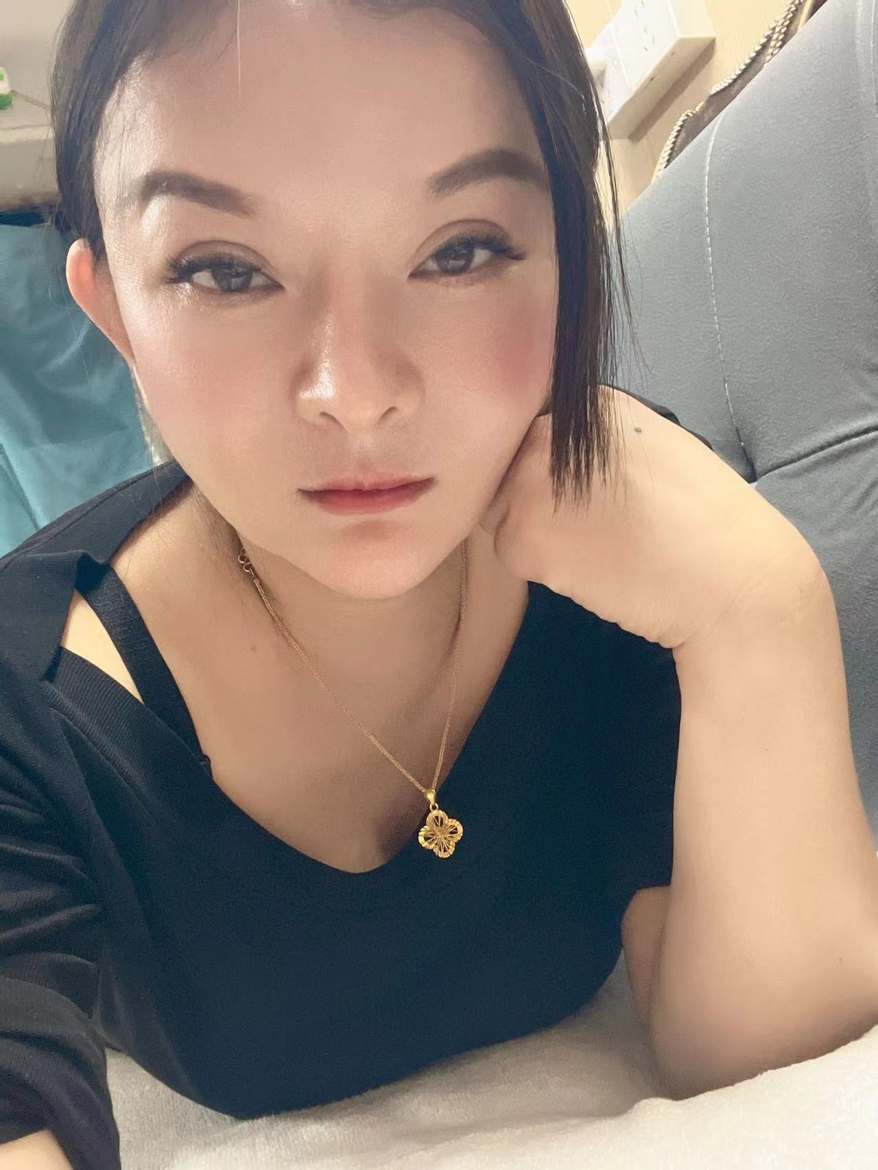 玩的花样很开的小媳妇