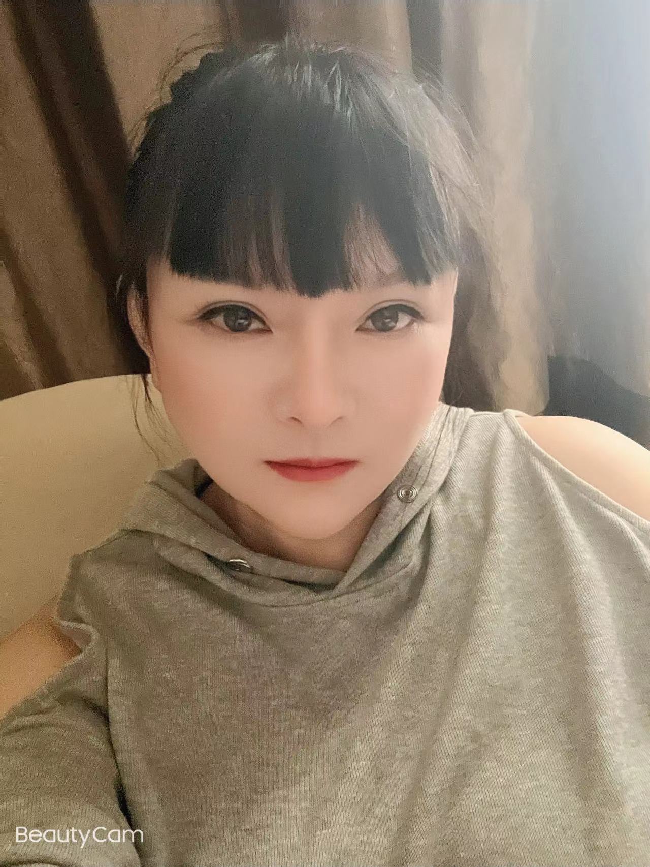 丰满风Sao的小少妇