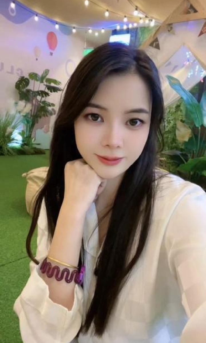 服务系火辣美艳小姐姐