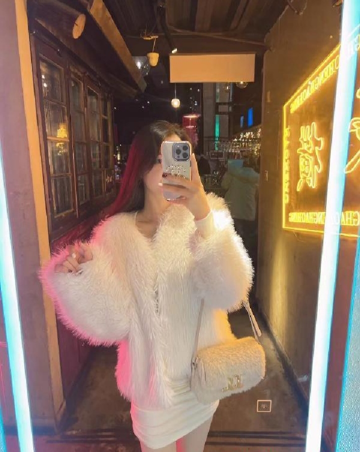 服务系火辣美艳小姐姐