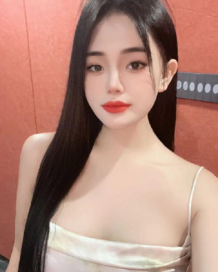 南山大冲00后嫩妹梦梦