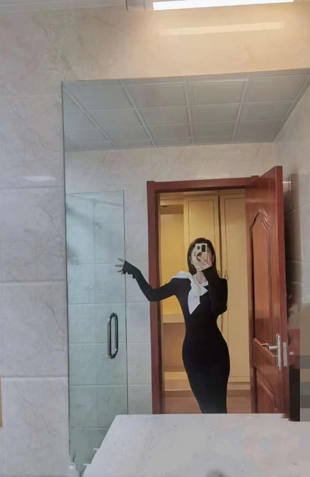 前凸后翘很不错妹子