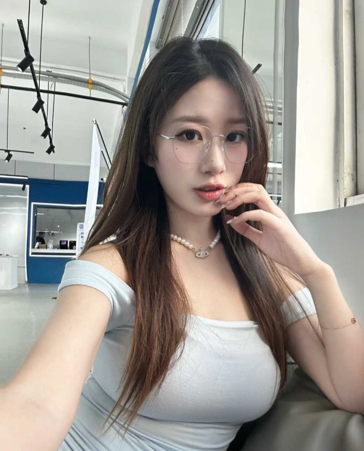 滨海制服调教诱惑尤物