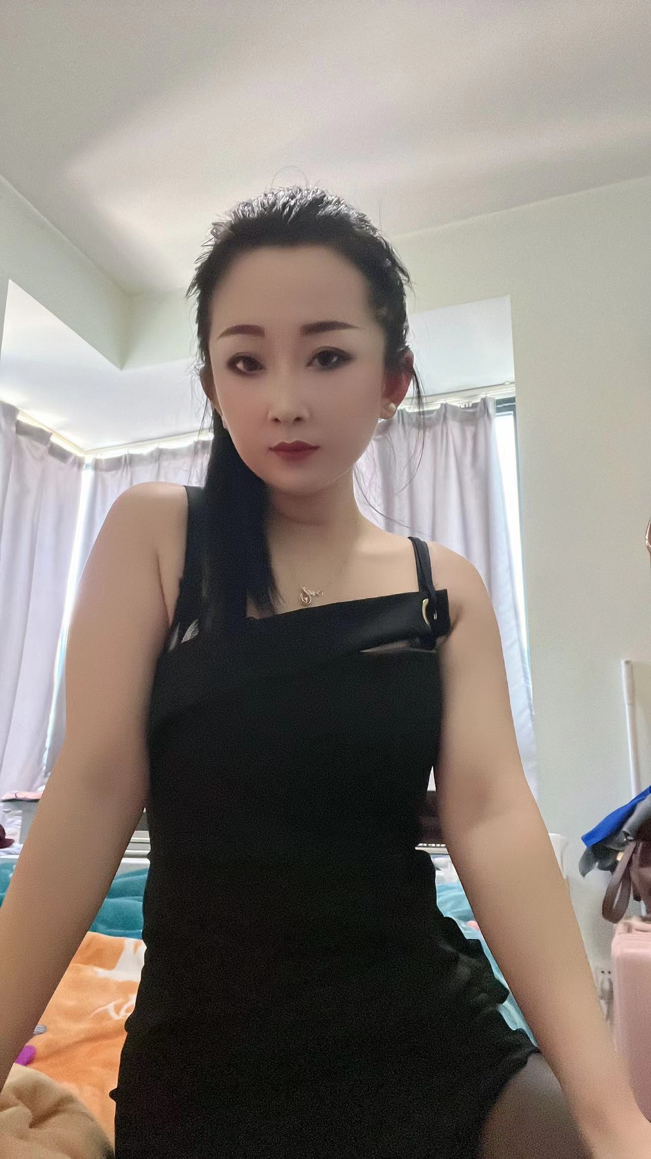 白嫩御姐碧紧一插就喷水