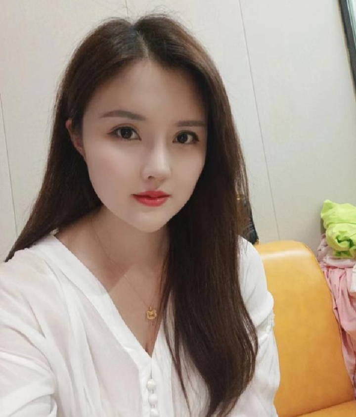 宝安大胸魅惑李一桐