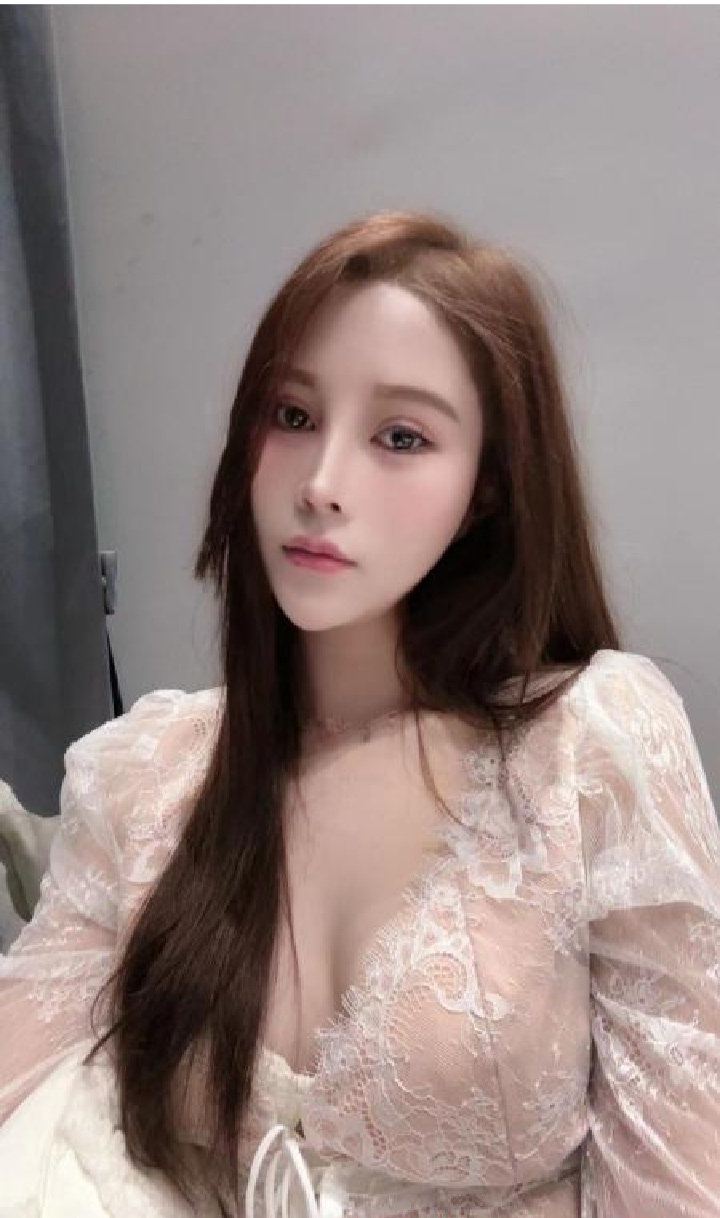 龙华火辣气质小花