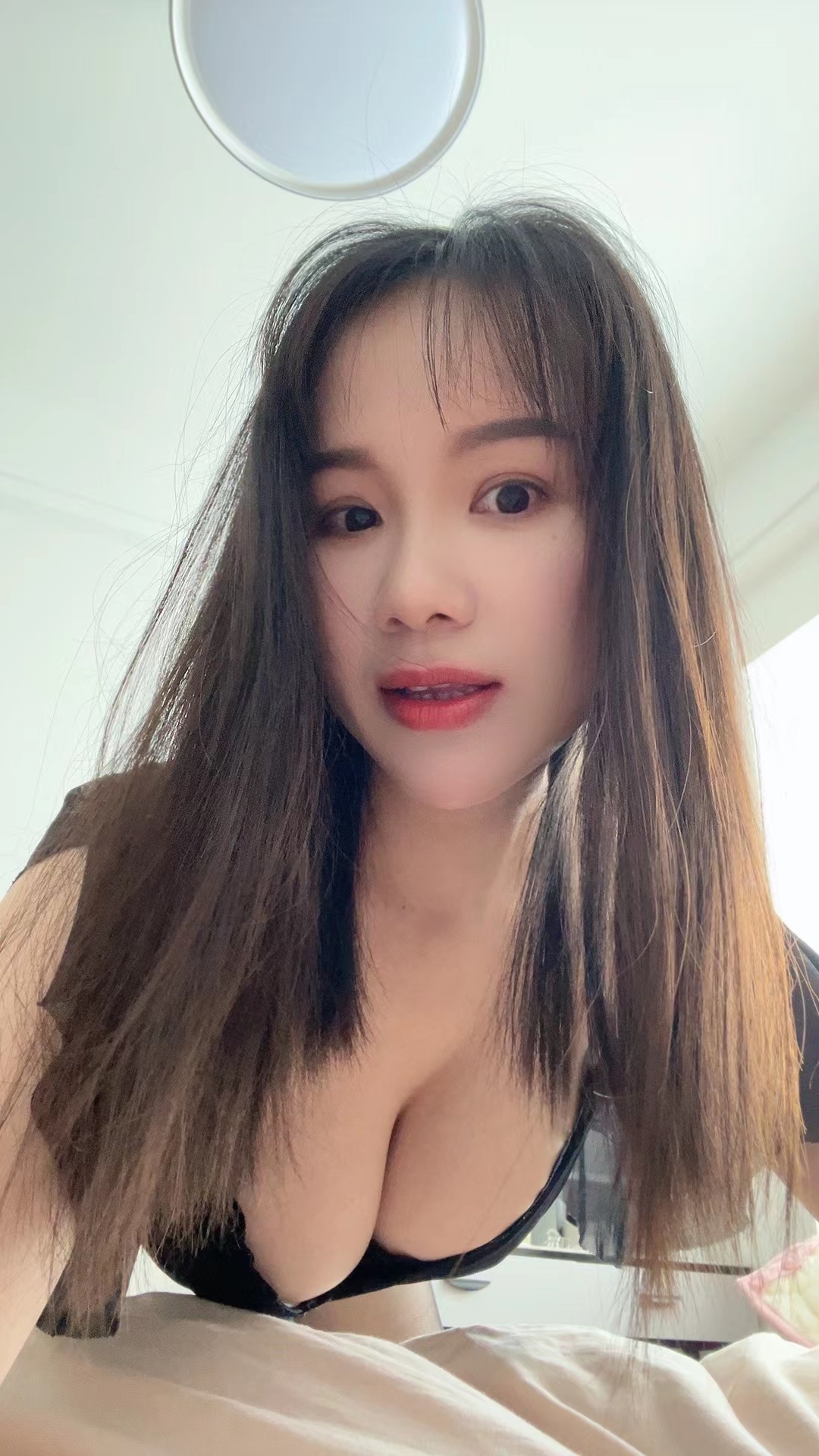 服务很不错的中小项少妇