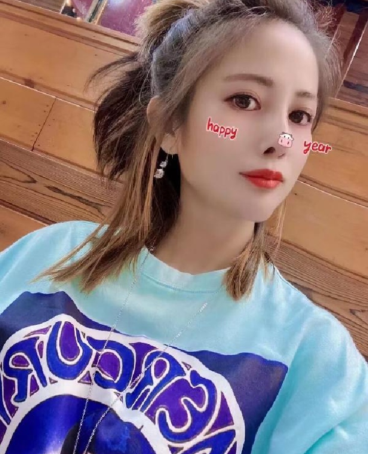 风情万种允儿小姐姐