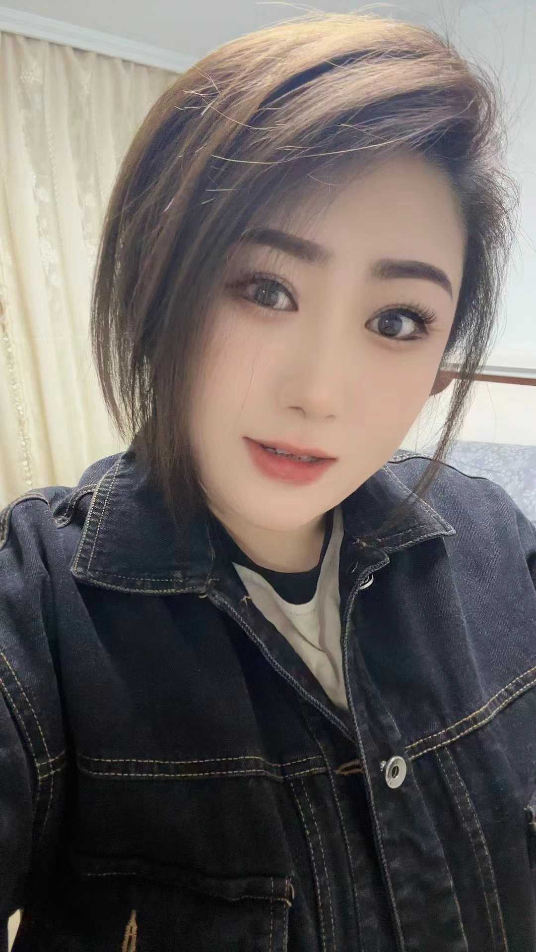 年轻可爱的妹妹