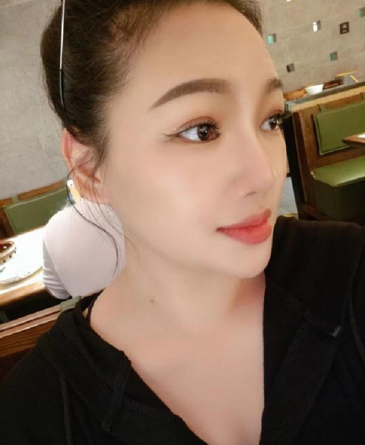 宝安诱人双唇萧后乔夕