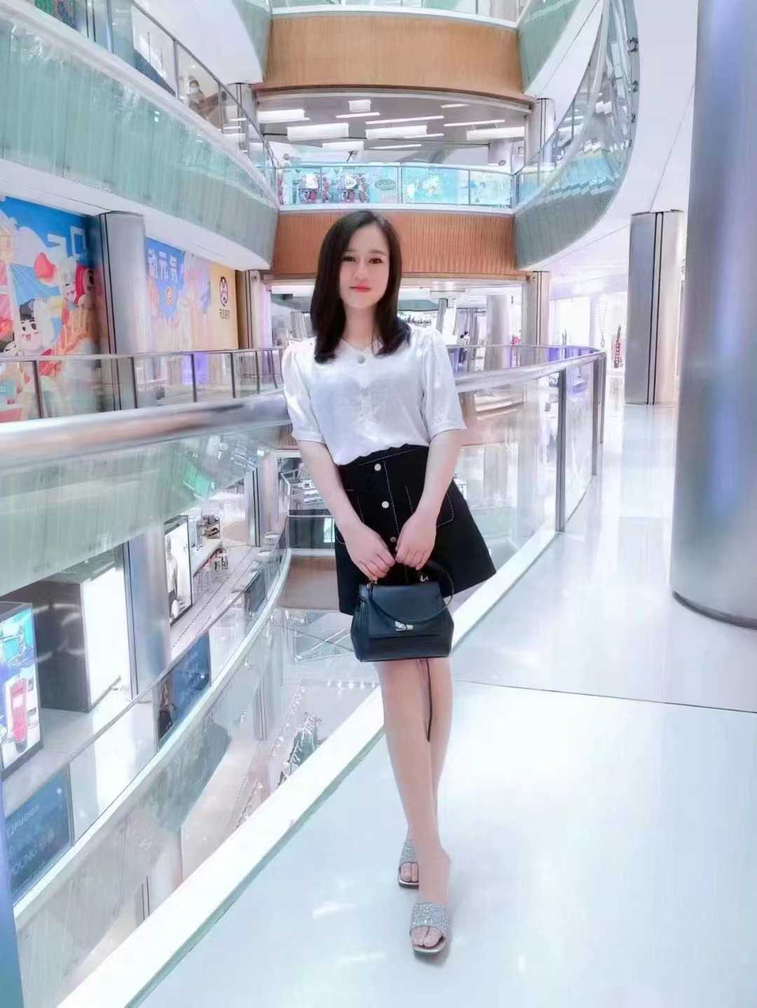 KH超级卖力的小姐姐