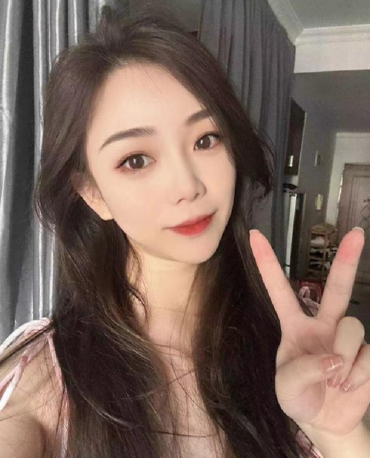 白云光滑小美女恬恬