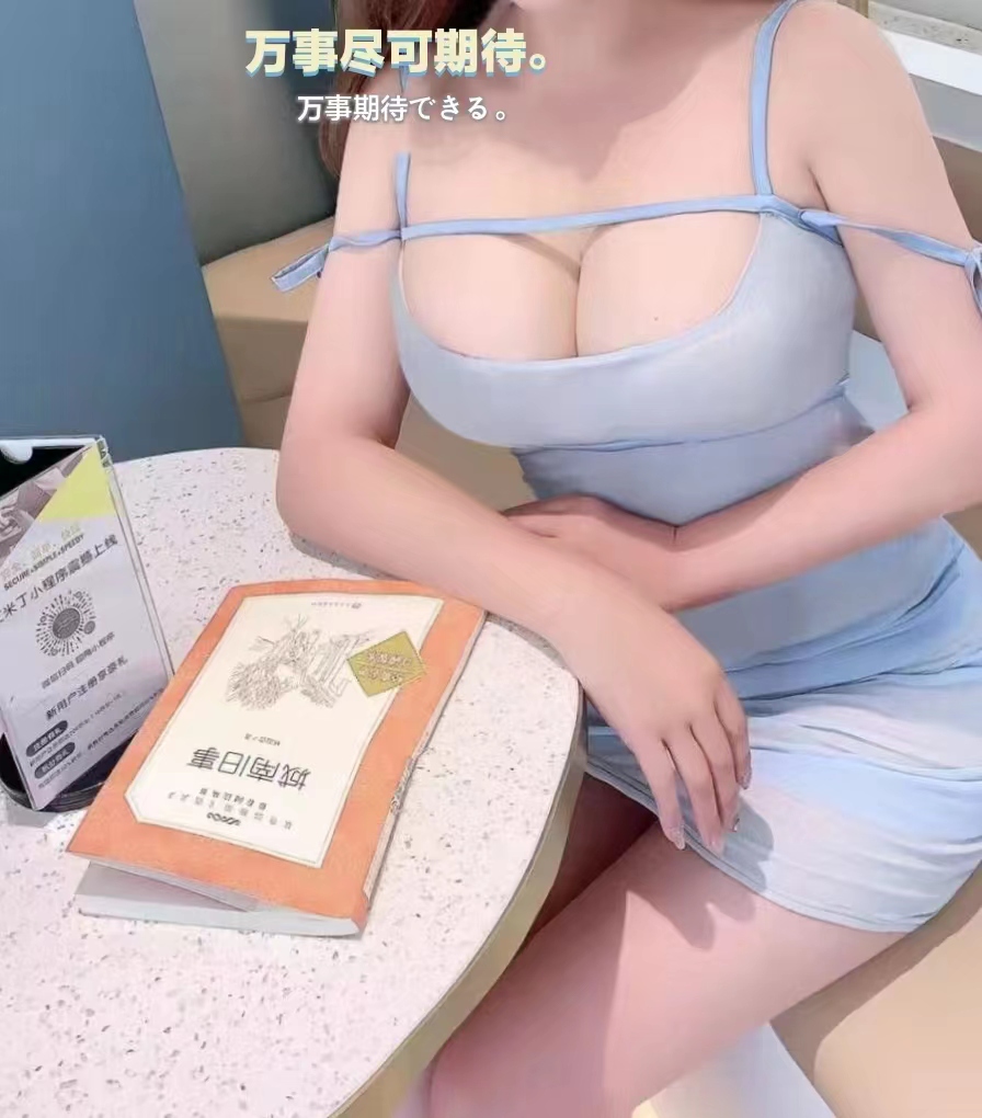 胸超级大屁股翘的小姐姐