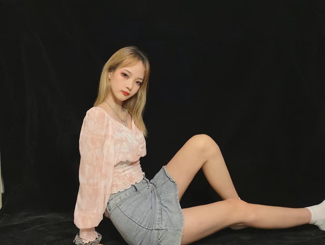 19岁刚下海的萝莉