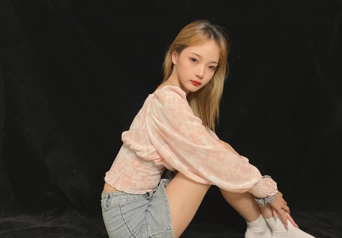 19岁刚下海的萝莉