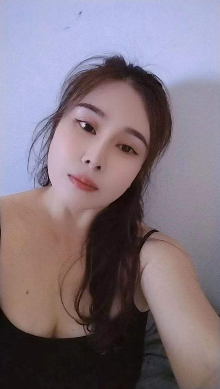 胸器超级不错的妹子