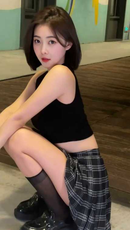 白云性感迷人的小美人