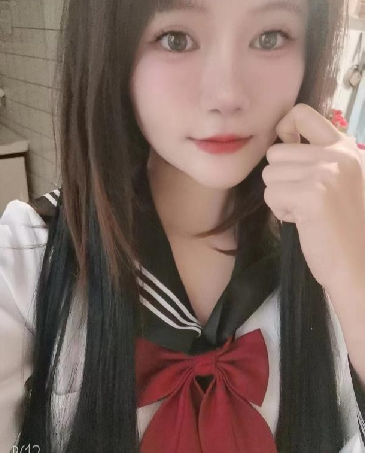龙华颜值制服小女友